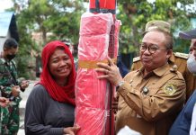 Pemkab Karimun Salurkan Bantuan Kepada Korban Puting Beliung di Kecamatan Sugi Besar